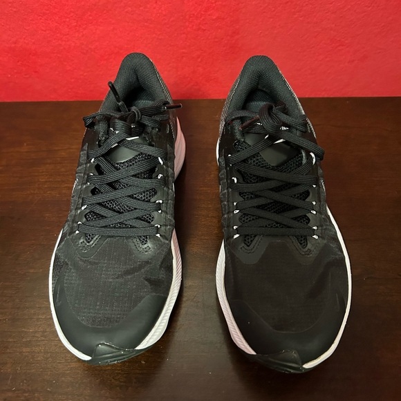 Nike air zoom women’s Black and White running shoes size 5.5 - Picture 3 of 8